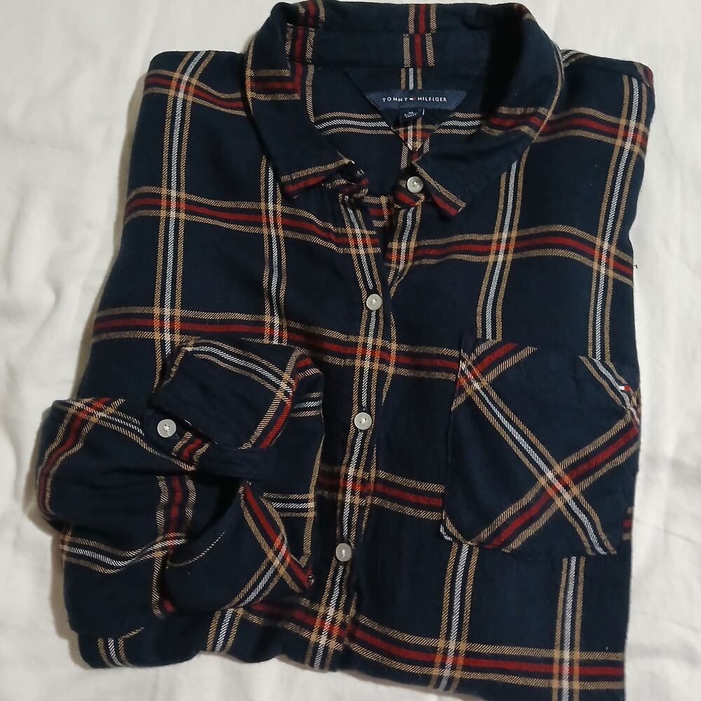 TOMMY HILFIGER Women's XL Flannel Adjustable-Sleeved Blue/Red/Cream  Plaid Shirt